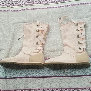 Ugg boots. Baby pink color